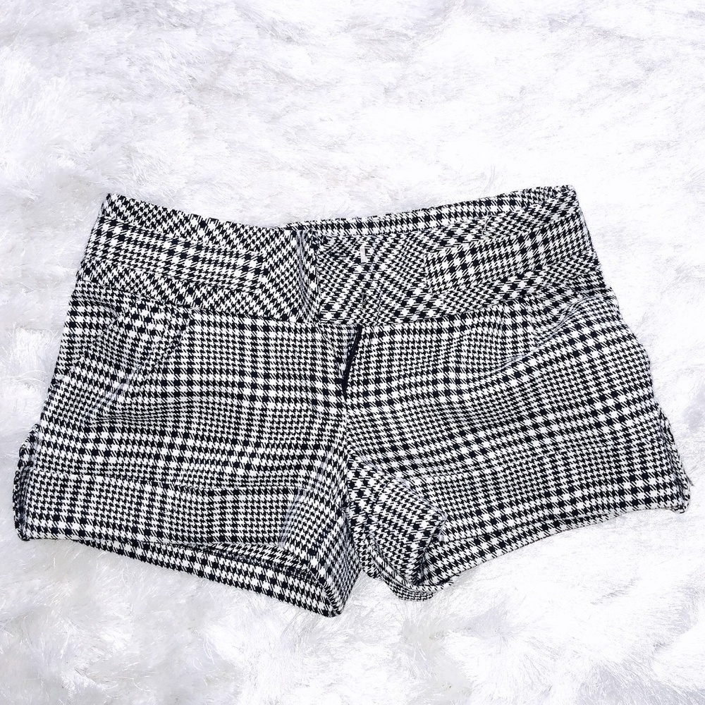"Bri" Houndstooth Plaid Short